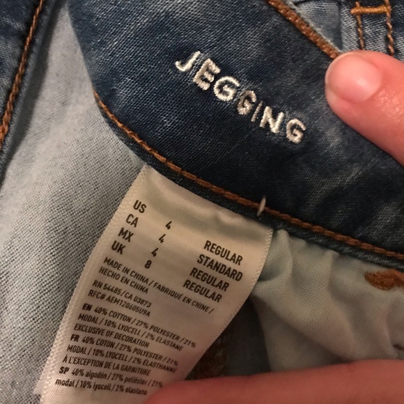 Light washed ripped jeans - Picture 3 of 5